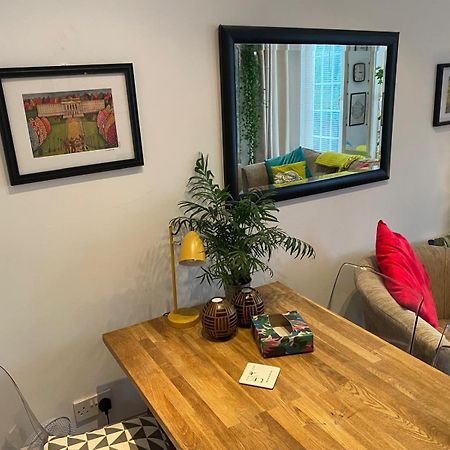 True Colours Apartment In Central Location บังกอร์ ภายนอก รูปภาพ