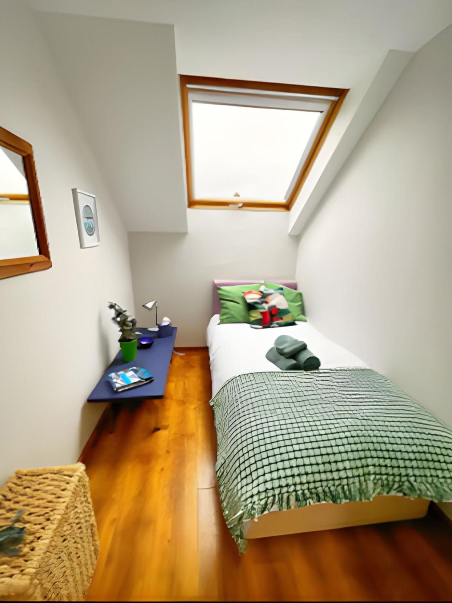 True Colours Apartment In Central Location บังกอร์ ภายนอก รูปภาพ
