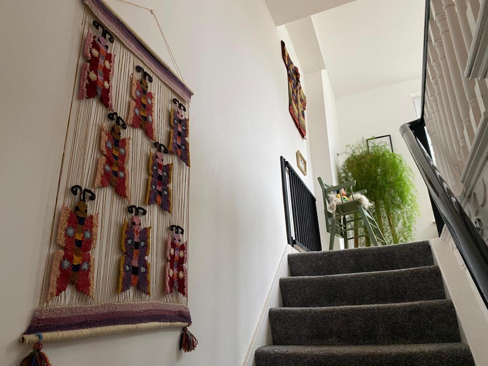 True Colours Apartment In Central Location บังกอร์ ภายนอก รูปภาพ